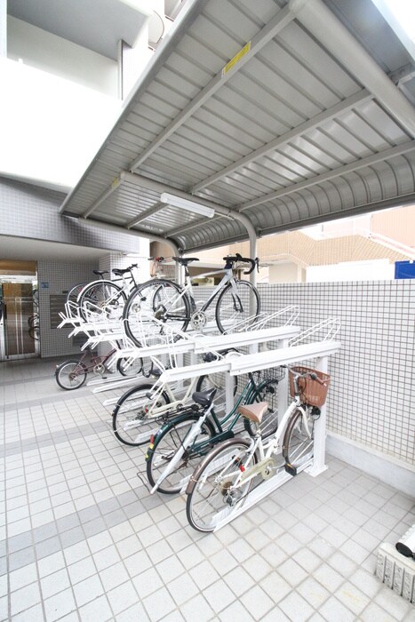物件外観写真2　(駐輪場)