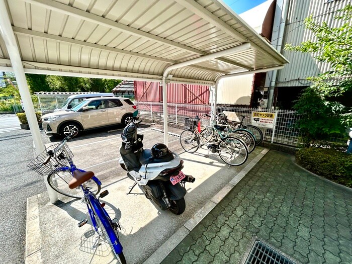 物件外観写真3　(駐輪場)
