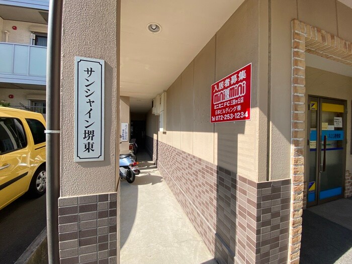 物件外観写真4　(エントランス部分)