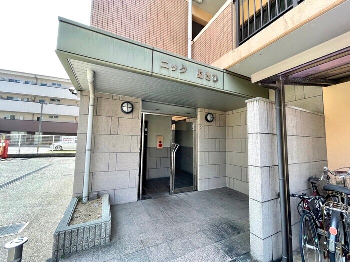 物件外観写真4　(エントランス部分)