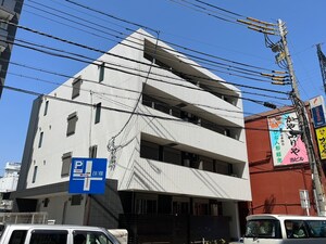 Azusa外観写真