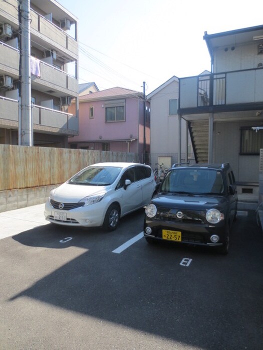 物件外観写真3　(駐車場)