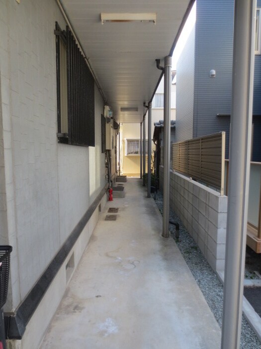 物件外観写真5　(エントランス部分)