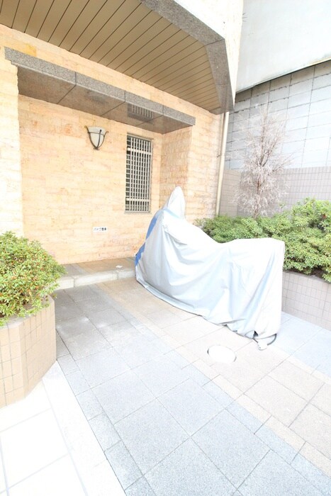 物件外観写真4　(バイク置き場)