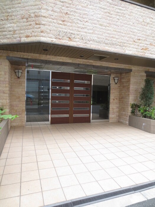 物件外観写真6　(エントランス部分)