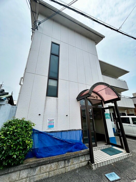 物件外観写真1　(エントランス部分)