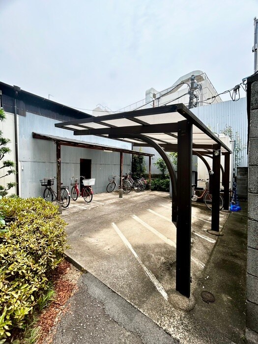 物件外観写真4　(駐輪場)