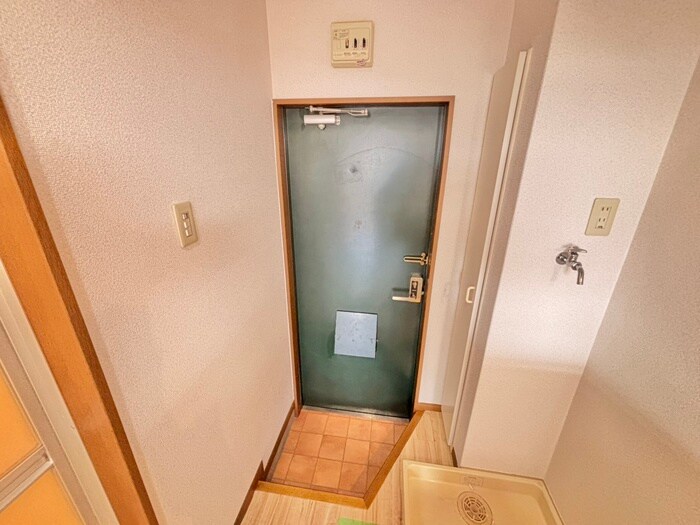 物件内観写真15　(玄関)