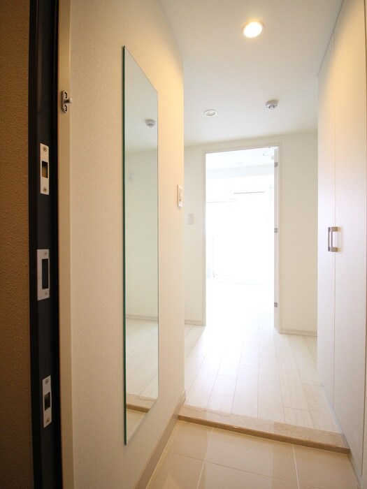 物件内観写真7　(玄関)