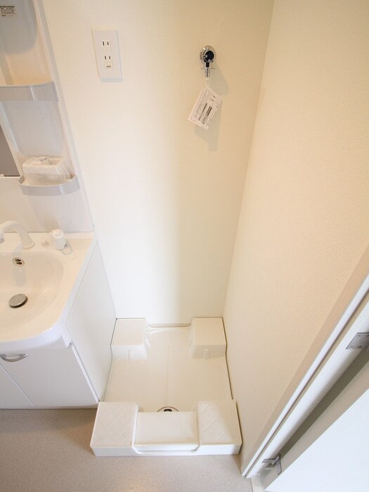 物件内観写真15　(洗濯機置場)