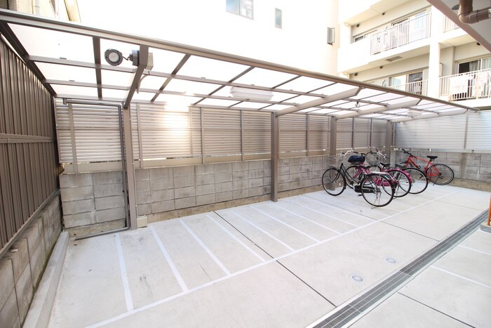 物件外観写真4　(駐輪場)