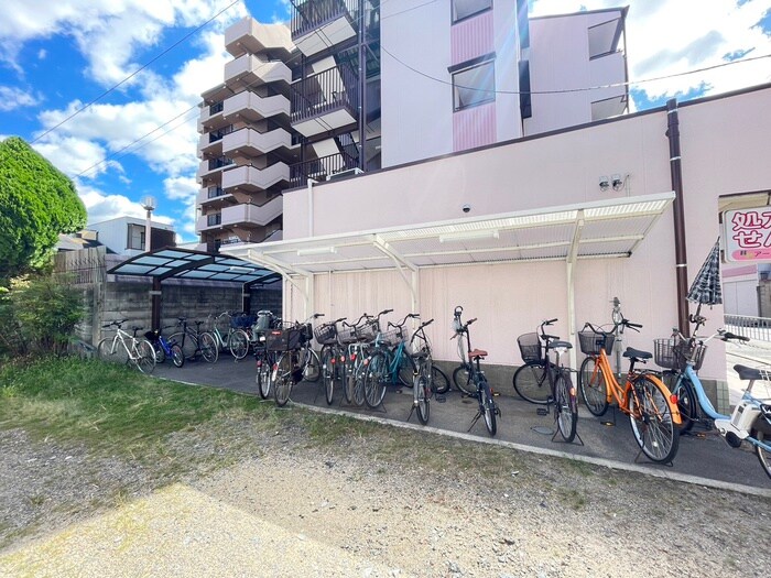 物件外観写真5　(駐輪場)