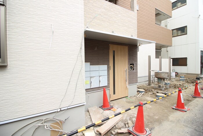 物件外観写真4　(エントランス部分)