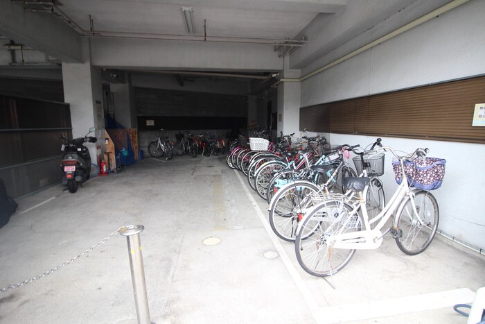 物件外観写真3　(駐輪場)