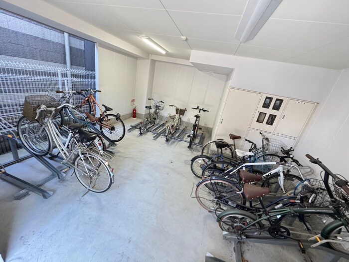 物件外観写真6　(駐輪場)