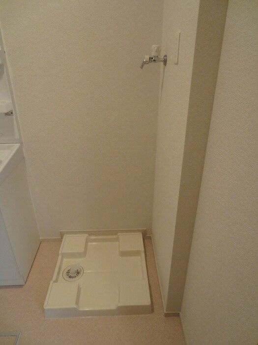 物件内観写真11　(洗濯機置場)