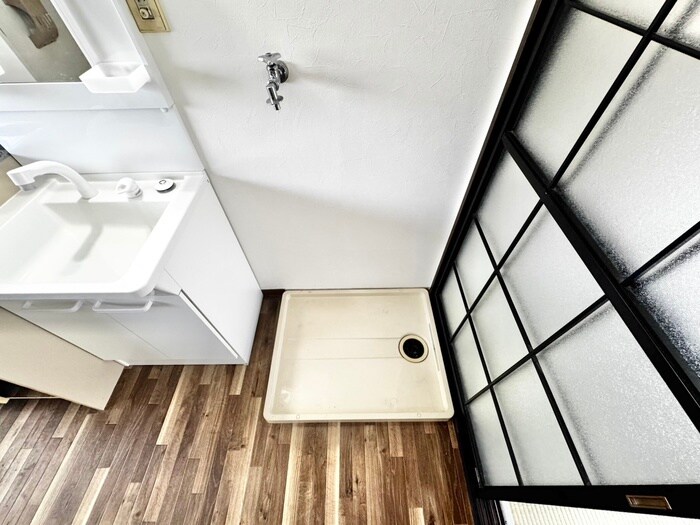 物件内観写真14　(洗濯機置場)