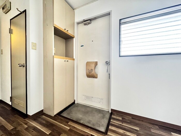 物件内観写真18　(玄関)