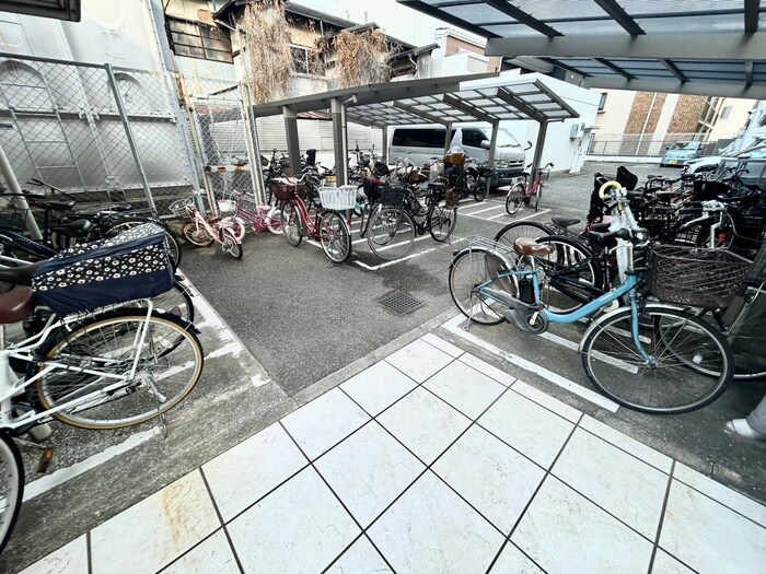 物件外観写真3　(駐輪場)
