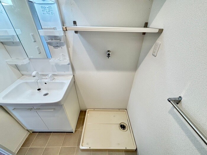 物件内観写真12　(洗濯機置場)