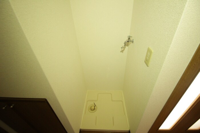 物件内観写真14　(洗濯機置場)