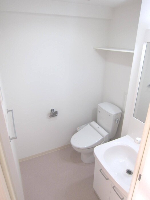 物件内観写真8　(トイレ)