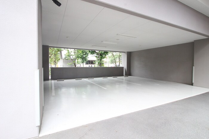 物件外観写真6　(駐車場)