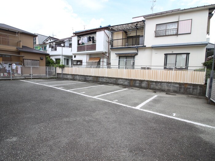 物件外観写真5　(駐車場)