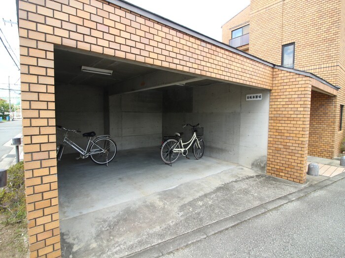 物件外観写真6　(駐輪場)
