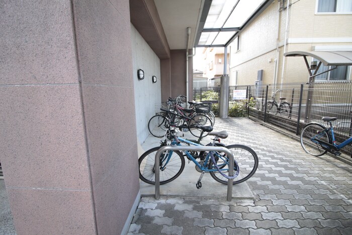 物件外観写真5　(駐輪場)
