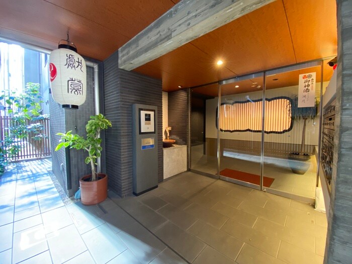 物件外観写真2　(エントランス部分)