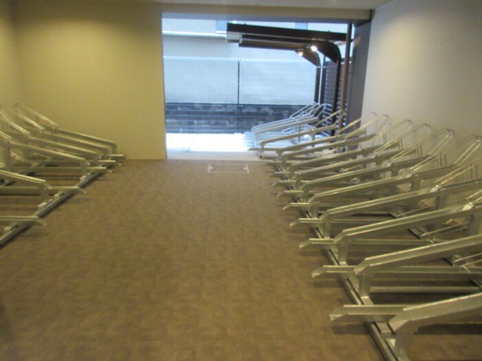 物件外観写真4　(駐輪場)