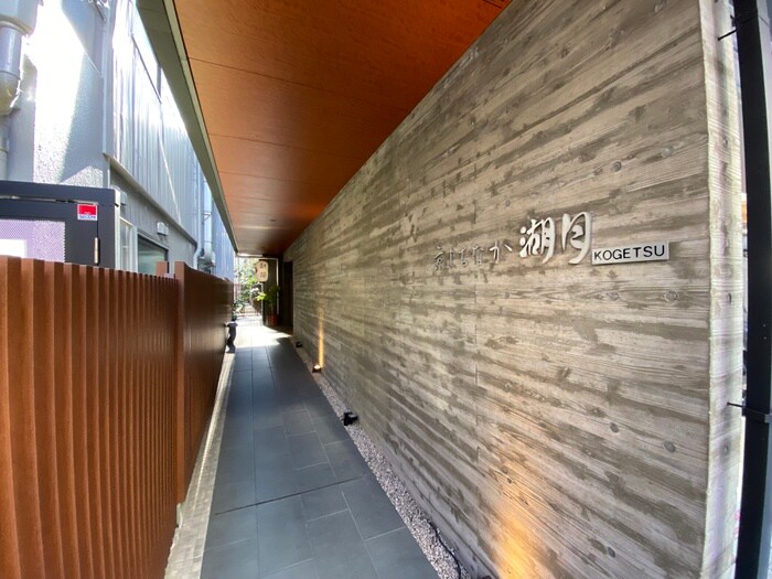 物件外観写真6　(エントランス部分)