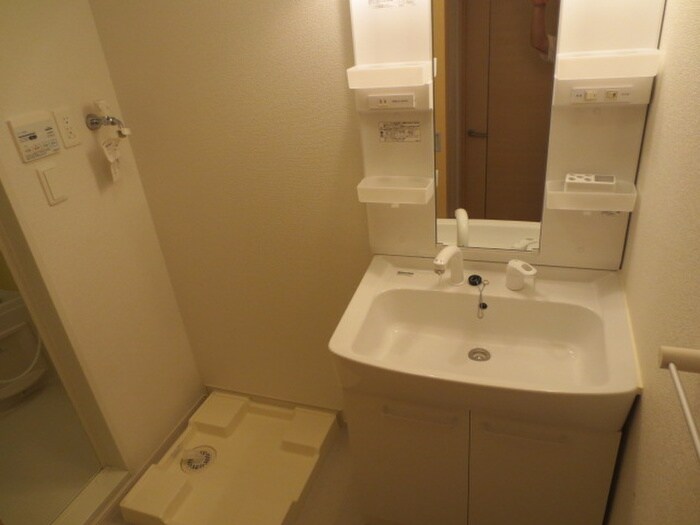 物件内観写真7　(洗濯機置場)