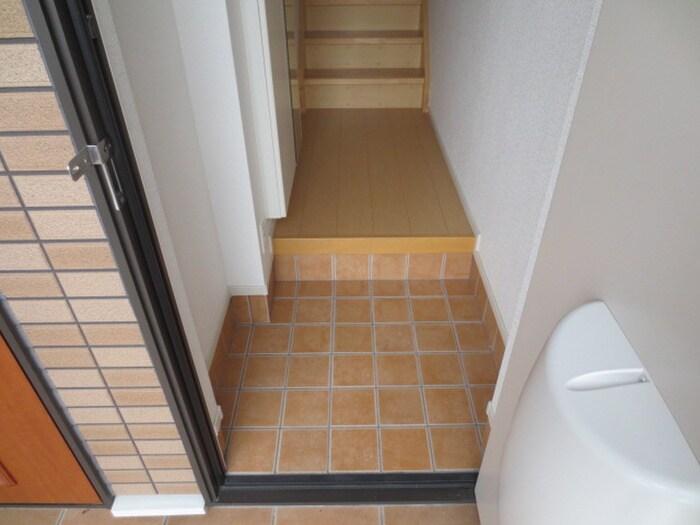 物件内観写真12　(玄関)