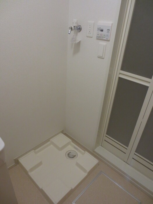 物件内観写真15　(洗濯機置場)