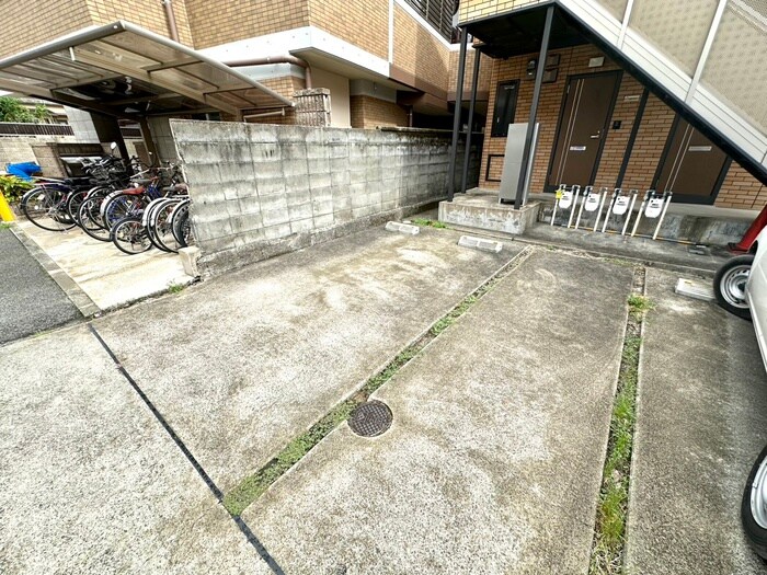物件外観写真2　(駐車場)