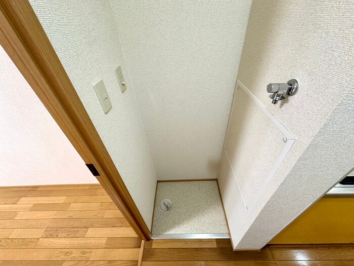 物件内観写真15　(洗濯機置場)