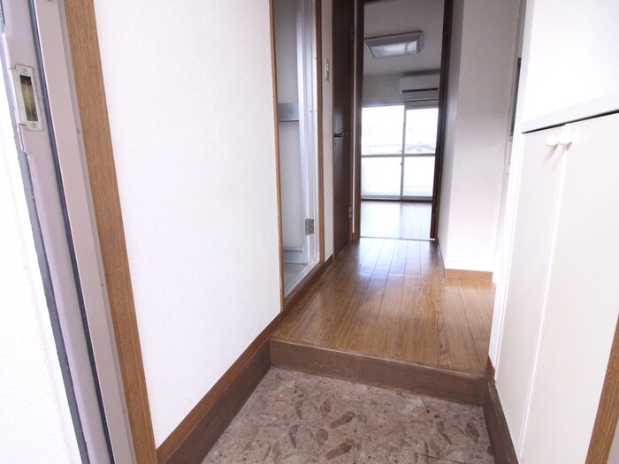 物件内観写真17　(玄関)