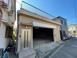忠岡北倉庫付き住宅外観写真