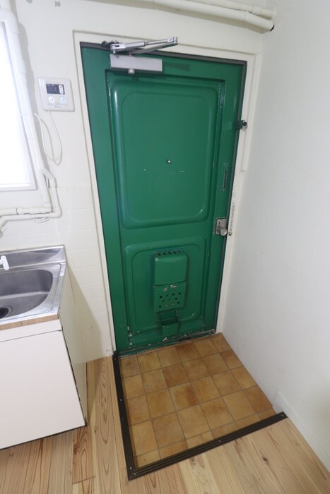 物件内観写真13　(玄関)