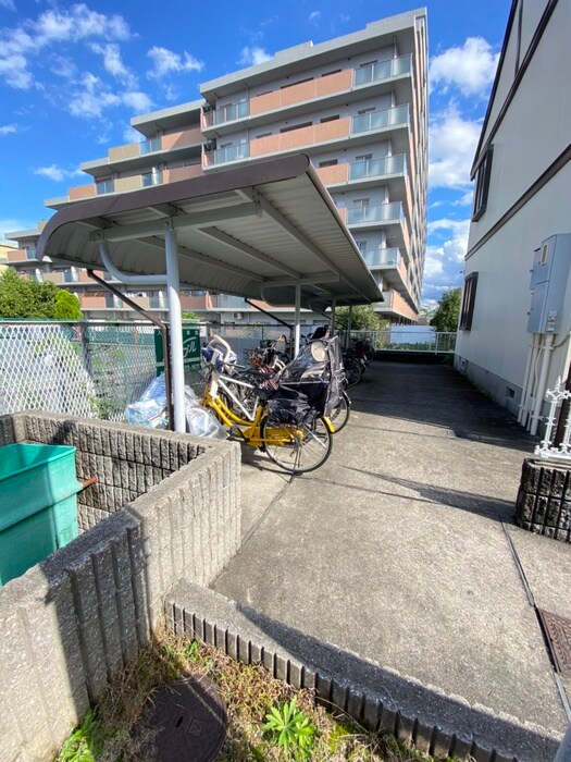 物件外観写真3　(駐輪場)