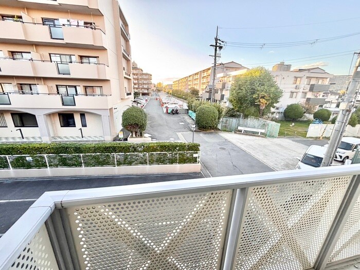 物件内観写真22　(室内からの展望)