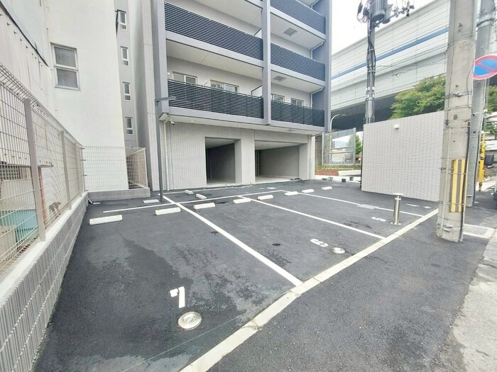 物件外観写真4　(駐車場)