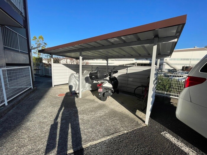 物件外観写真3　(駐輪場)