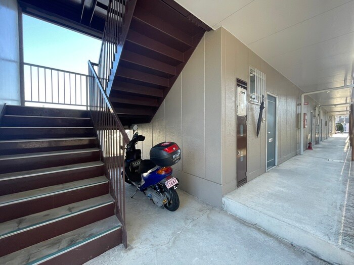 物件外観写真4　(エントランス部分)