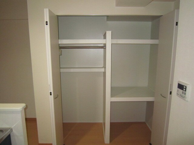 物件内観写真12　(収納)