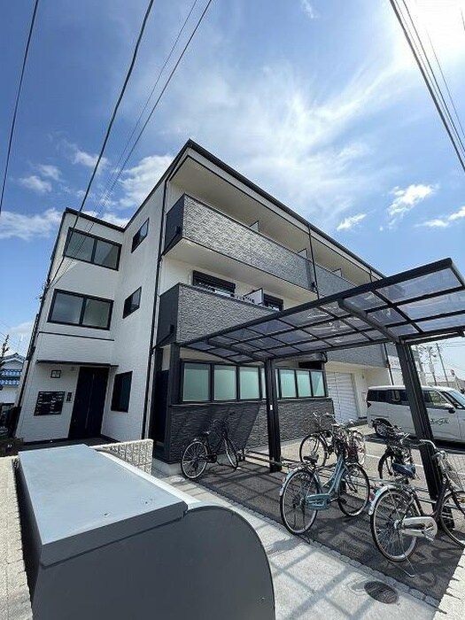 物件外観写真1　(駐輪場)