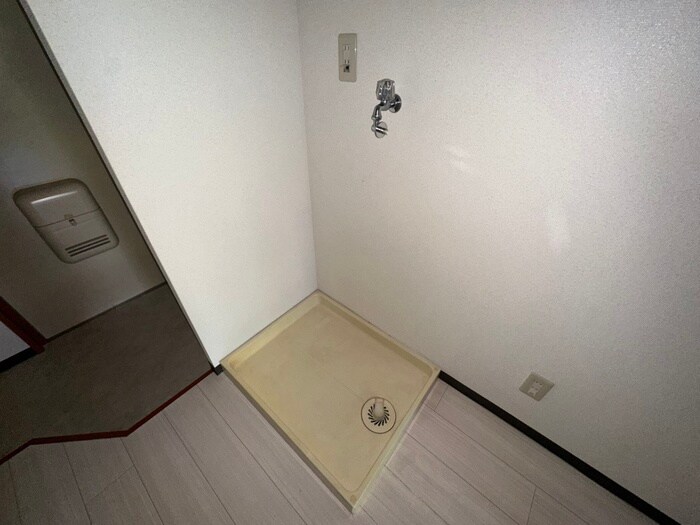 物件内観写真12　(洗濯機置場)