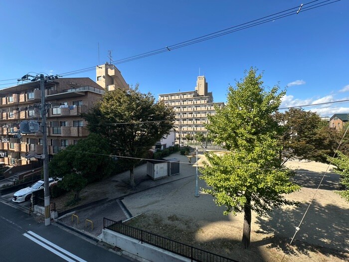 物件内観写真22　(室内からの展望)